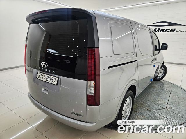 Hyundai Staria 2023 — photo 4