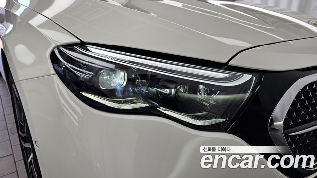 Mercedes-Benz E-Class 2026 — photo 8
