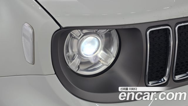 Jeep Renegade 2019 — photo 8