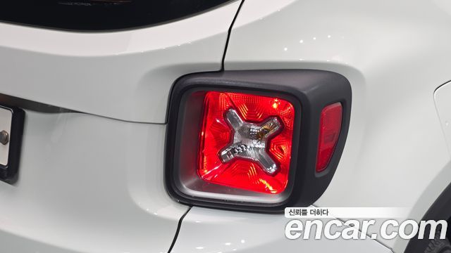 Jeep Renegade 2019 — photo 9