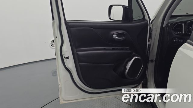 Jeep Renegade 2019 — photo 14