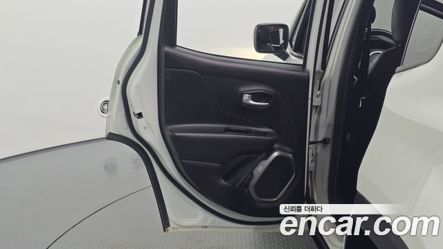 Jeep Renegade 2019 — photo 15