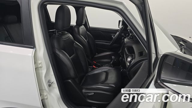 Jeep Renegade 2019 — photo 16