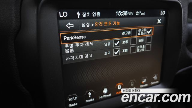 Jeep Renegade 2019 — photo 32