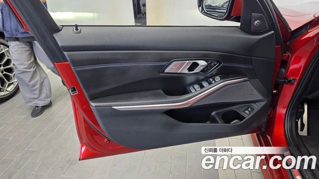 BMW 3-Series 2021 — photo 14