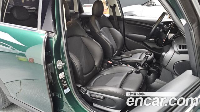 Mini Cooper 2019 — photo 18