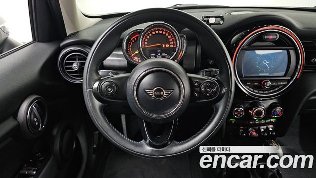 Mini Cooper 2019 — photo 19