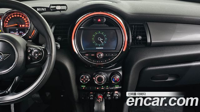 Mini Cooper 2019 — photo 21