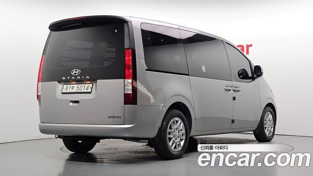 Hyundai Staria 2022 — photo 2