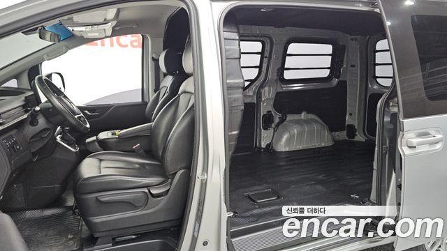 Hyundai Staria 2022 — photo 17