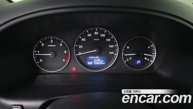 Hyundai Starex 2018 — photo 11