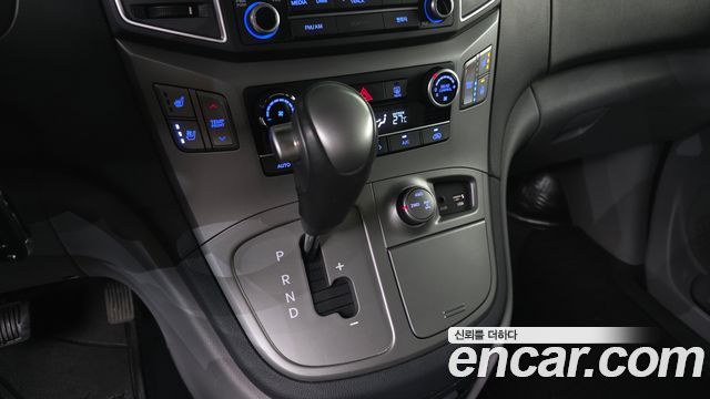 Hyundai Starex 2018 — photo 12