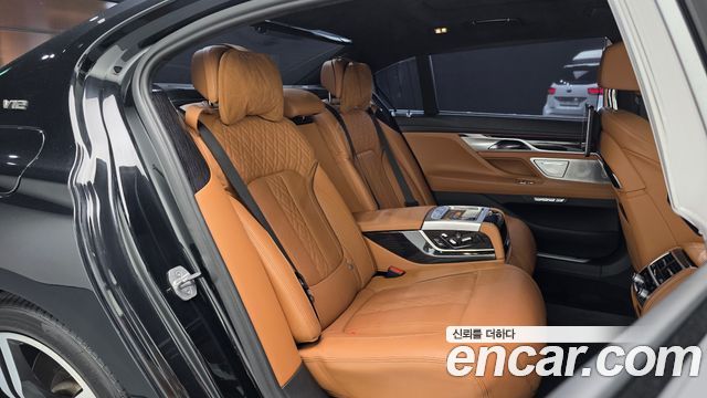 BMW 7-Series 2017 — photo 17