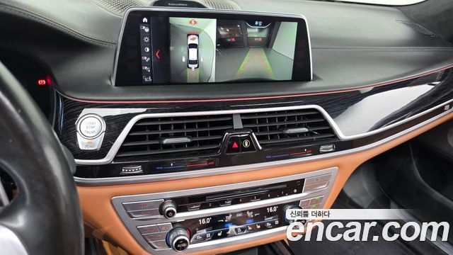BMW 7-Series 2017 — photo 25