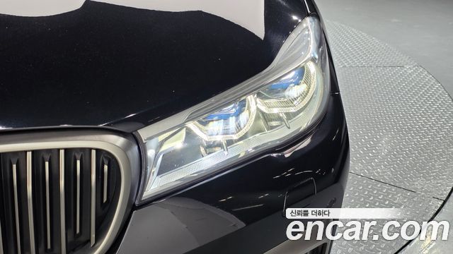 BMW 7-Series 2017 — photo 8