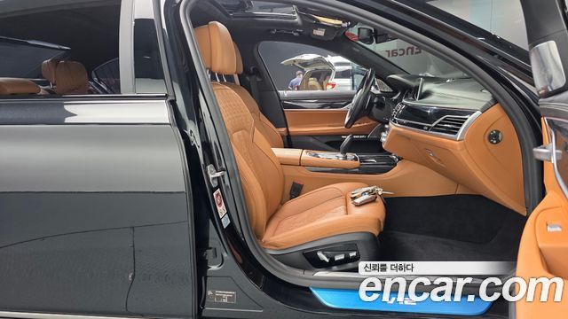 BMW 7-Series 2017 — photo 16