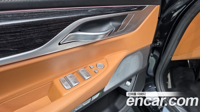 BMW 7-Series 2017 — photo 28