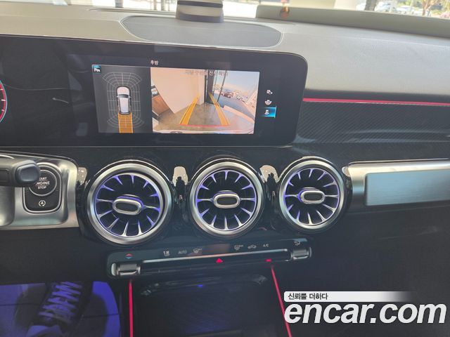 Mercedes-Benz GLB-Class 2021 — photo 13