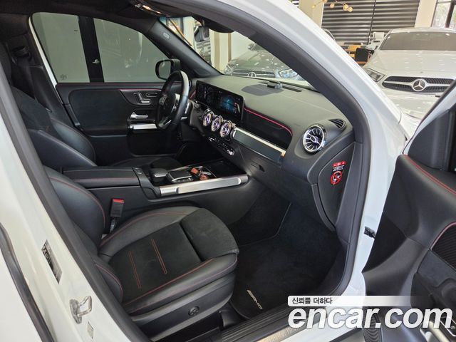 Mercedes-Benz GLB-Class 2021 — photo 18