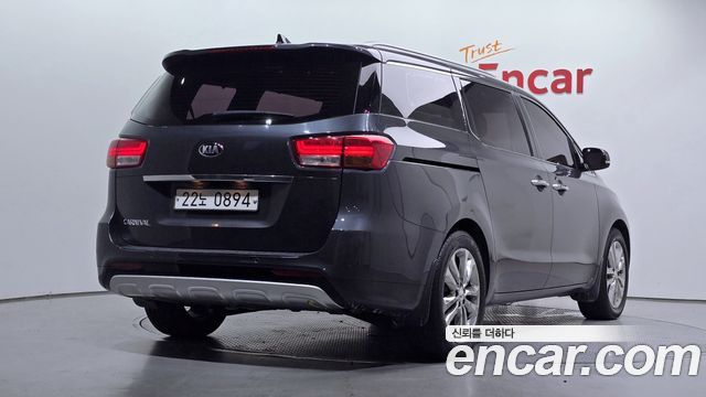 Kia Canival 2017 — photo 2