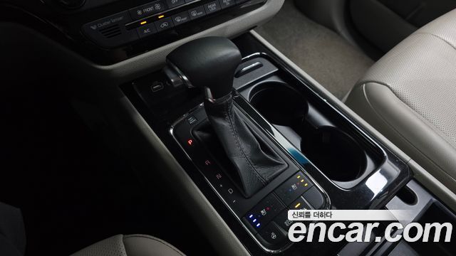 Kia Canival 2017 — photo 9