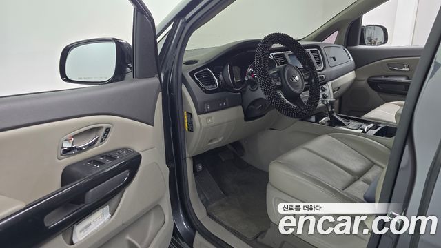 Kia Canival 2017 — photo 10