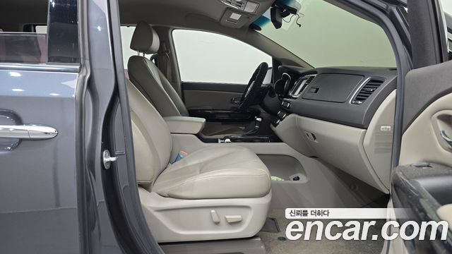 Kia Canival 2017 — photo 11