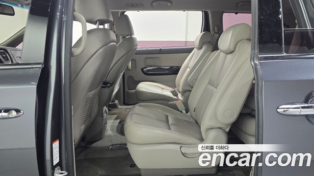 Kia Canival 2017 — photo 12