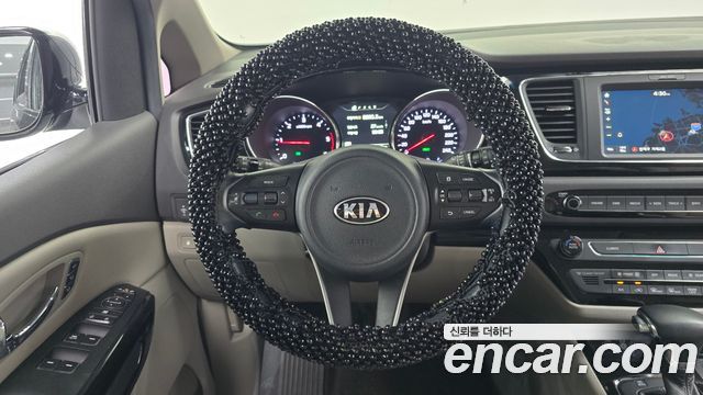 Kia Canival 2017 — photo 13