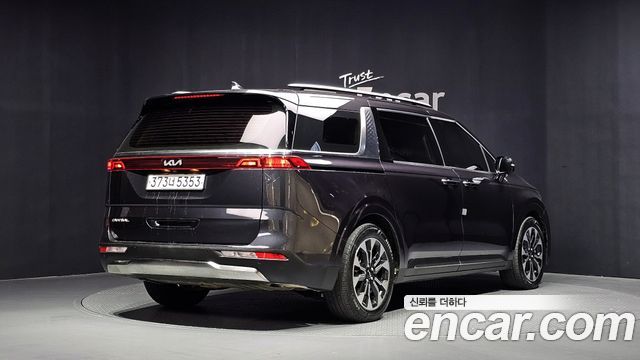 Kia Canival 2023 — photo 2
