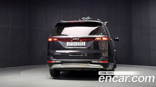 Kia Canival 2023 — photo 4
