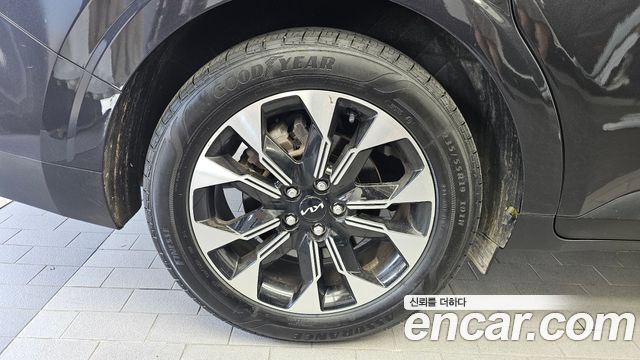 Kia Canival 2023 — photo 5