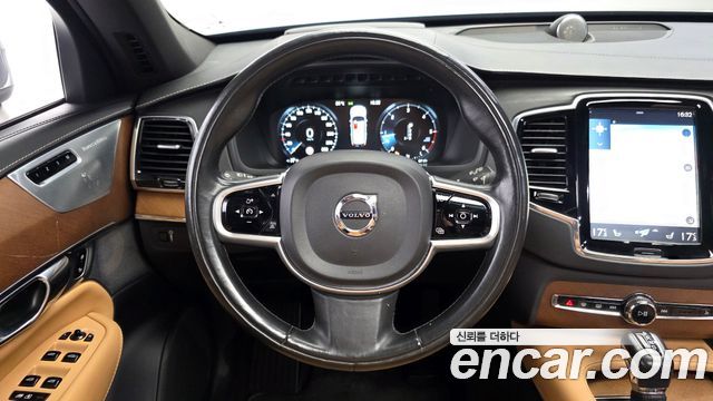 Volvo XC90 2017 — photo 13