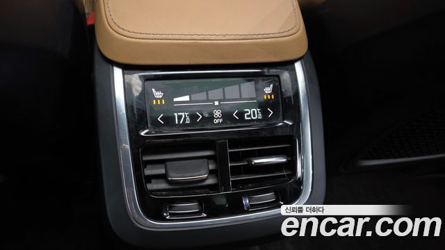 Volvo XC90 2017 — photo 19