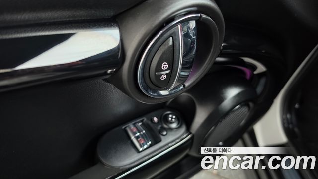 Mini Cooper 2024 — photo 29