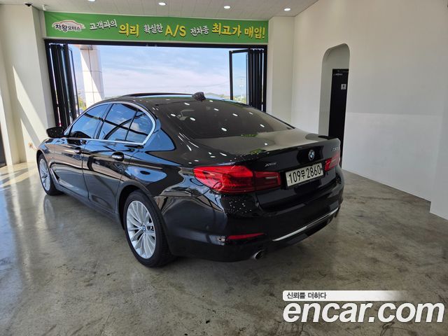 BMW 5-Series 2018 — photo 2