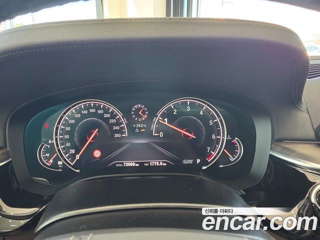BMW 5-Series 2018 — photo 8