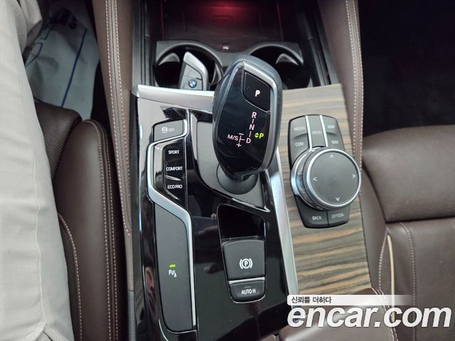 BMW 5-Series 2018 — photo 9