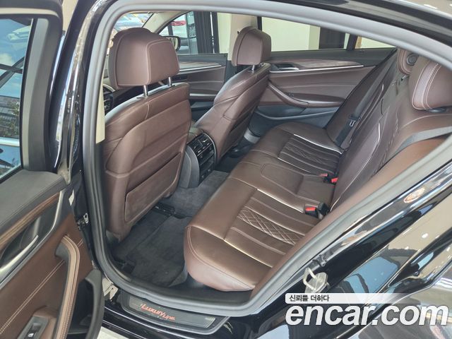 BMW 5-Series 2018 — photo 10