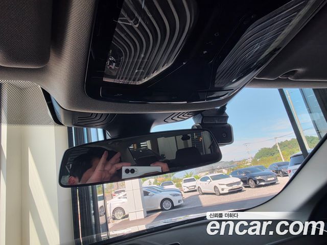 BMW 5-Series 2018 — photo 11