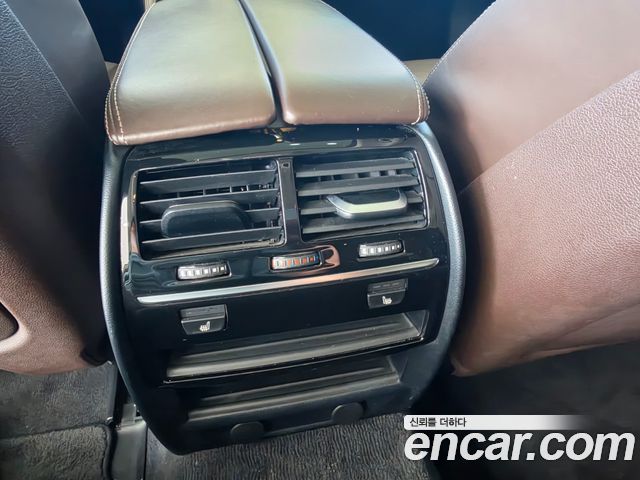 BMW 5-Series 2018 — photo 13