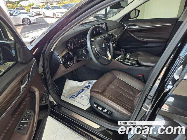 BMW 5-Series 2018 — photo 14