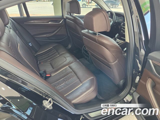 BMW 5-Series 2018 — photo 18