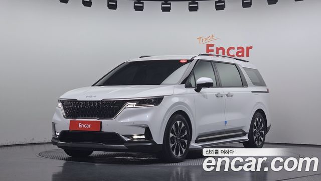 Kia Canival 2023 — photo 1