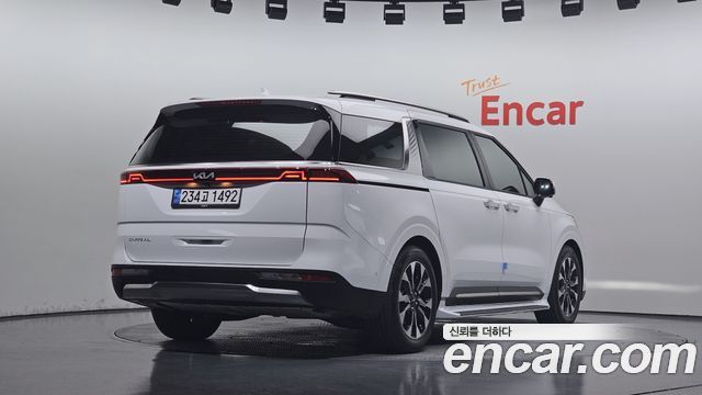 Kia Canival 2023 — photo 2