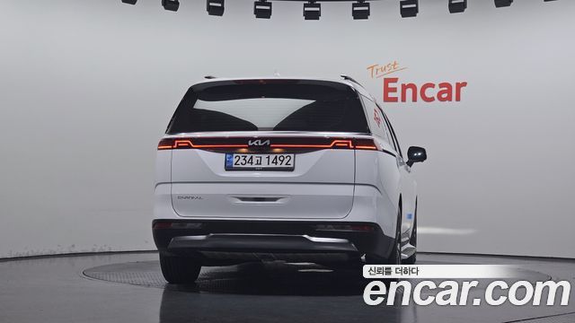 Kia Canival 2023 — photo 4