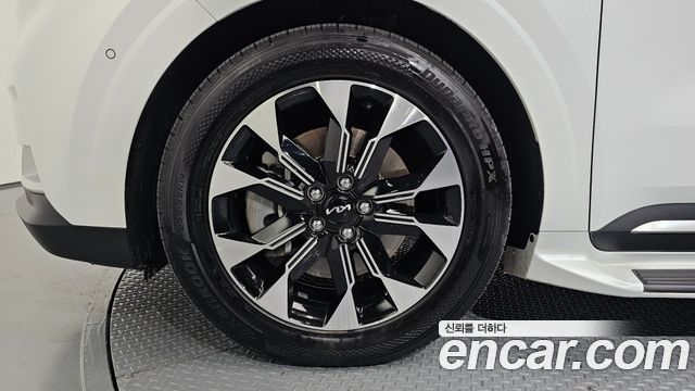 Kia Canival 2023 — photo 5