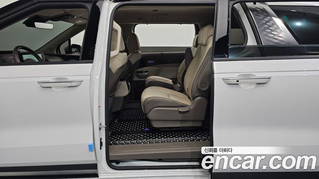 Kia Canival 2023 — photo 11