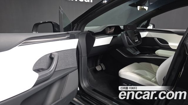 Tesla Model X 2023 — photo 13