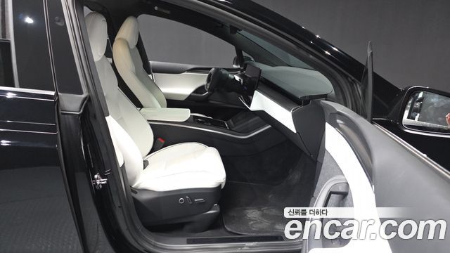 Tesla Model X 2023 — photo 17